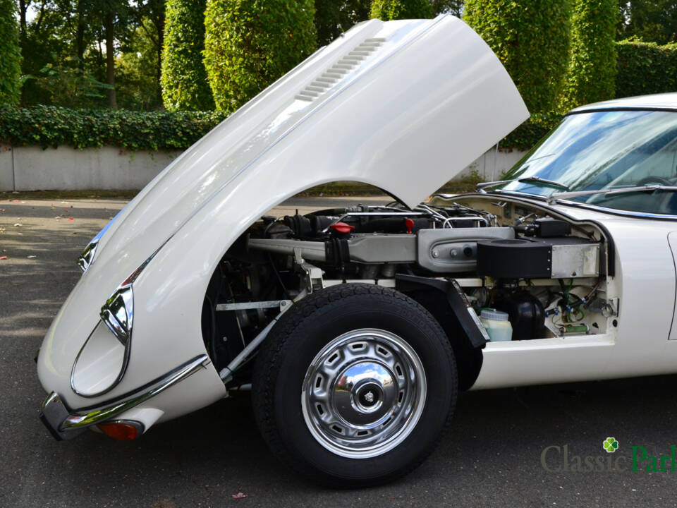 Imagen 14/50 de Jaguar E-Type V12 (2+2) (1971)