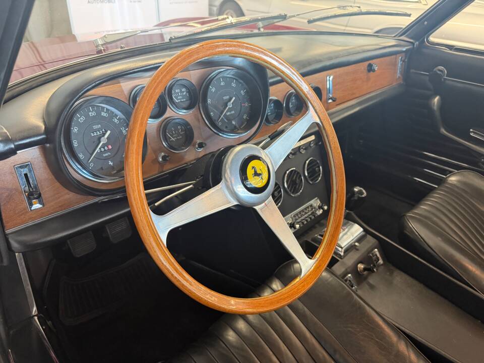 Bild 16/18 von Ferrari 330 GTC (1968)