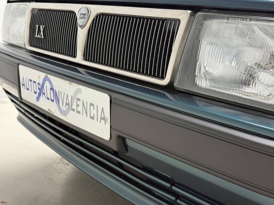 Image 22/30 of Lancia Delta 1.5 LX (1991)