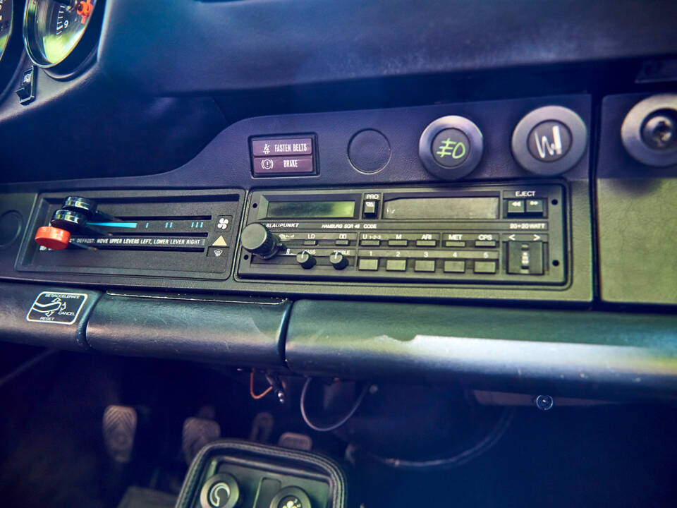 Image 28/44 of Porsche 911 SC 3.0 (1983)