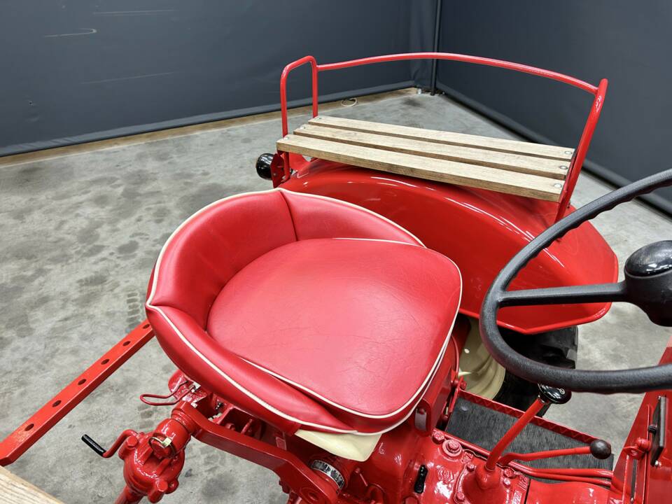 Image 28/50 of Porsche-Diesel Junior K (1961)