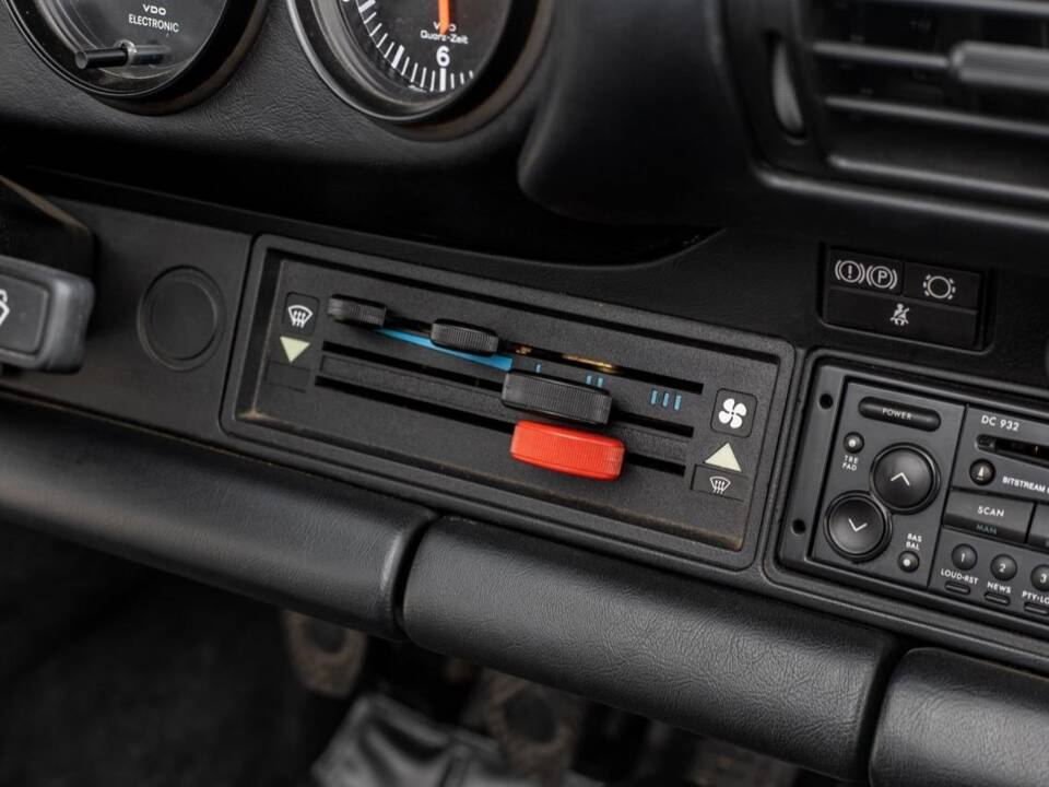 Image 80/132 of Porsche 911 Speedster 3.2 (1989)