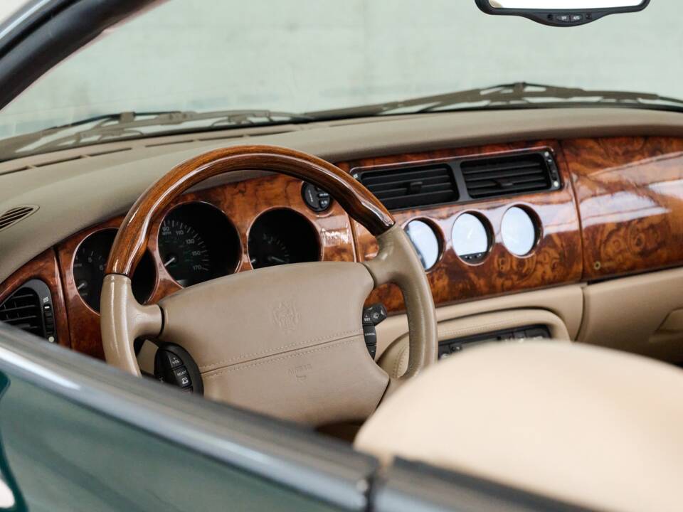 Bild 16/50 von Jaguar XK8 4.0 (2002)