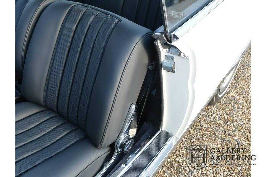 Image 26/50 of Mercedes-Benz 280 SE 3,5 (1971)