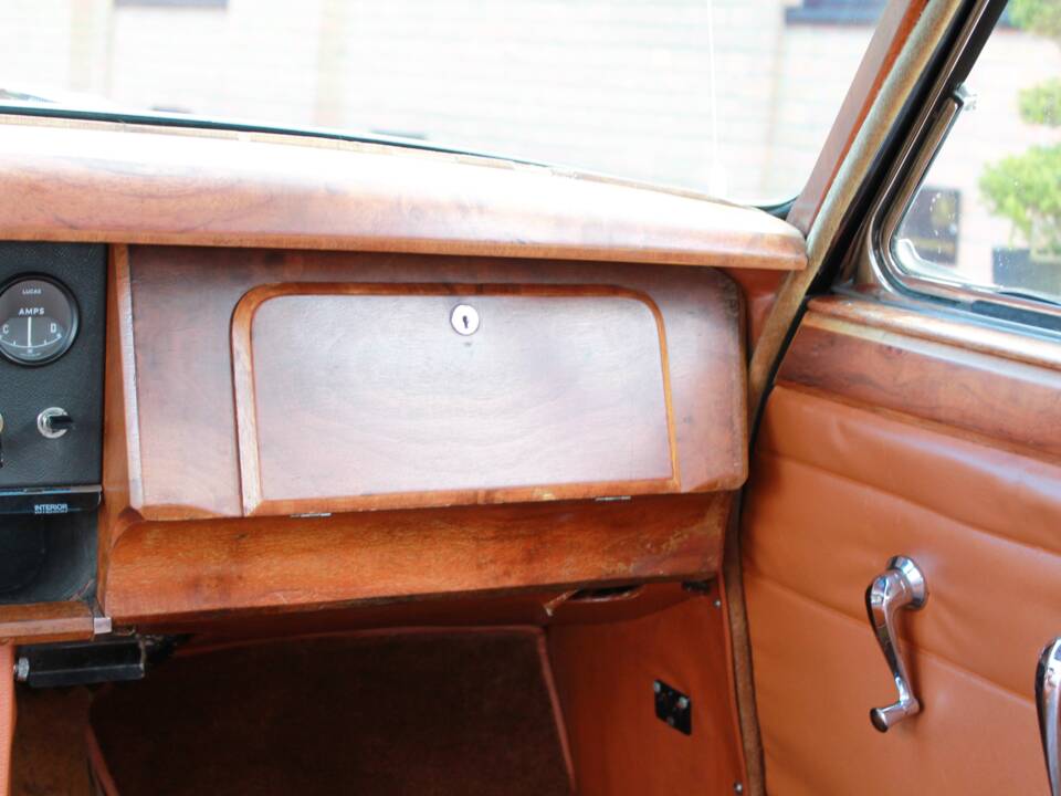 Bild 18/42 von Jaguar 240 (1968)