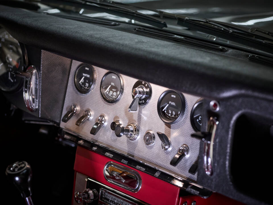 Immagine 91/99 di Jaguar E-Type 3.8 (1964)