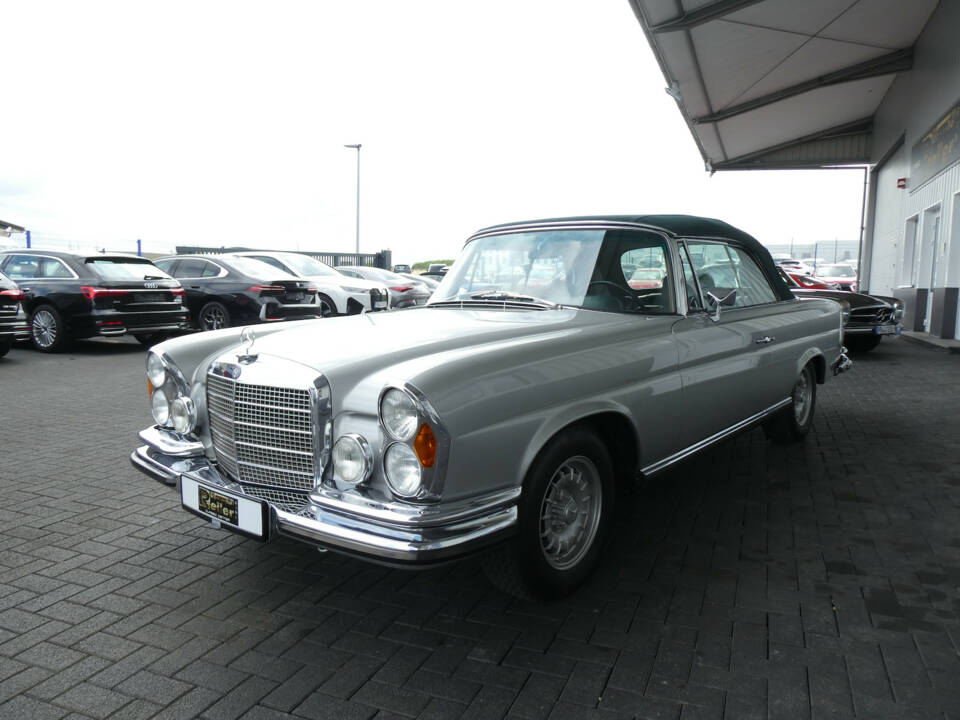 Image 3/31 of Mercedes-Benz 280 SE 3,5 (1970)