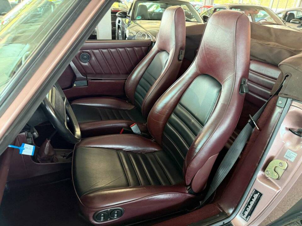 Afbeelding 21/41 van Porsche 911 Carrera 3.2 (WTL) (1987)