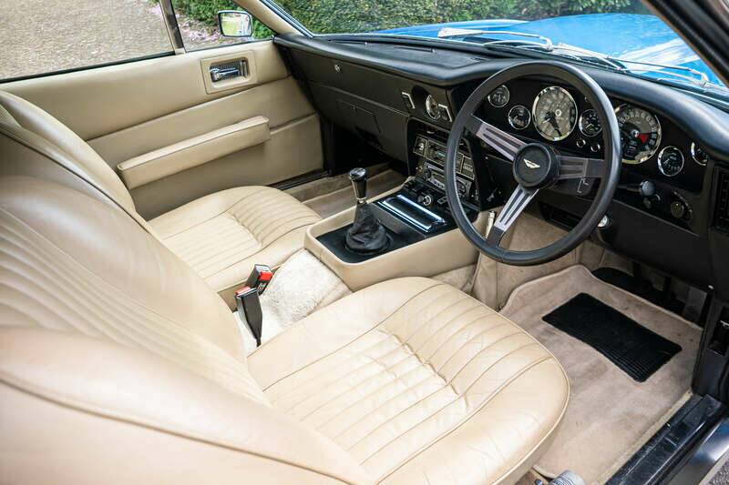 Image 2/43 de Aston Martin V8 (1974)