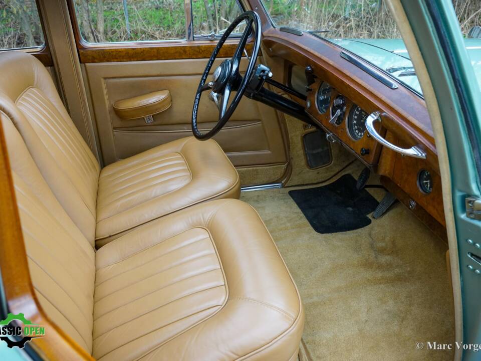 Image 13/46 of Bentley R-Type (1953)