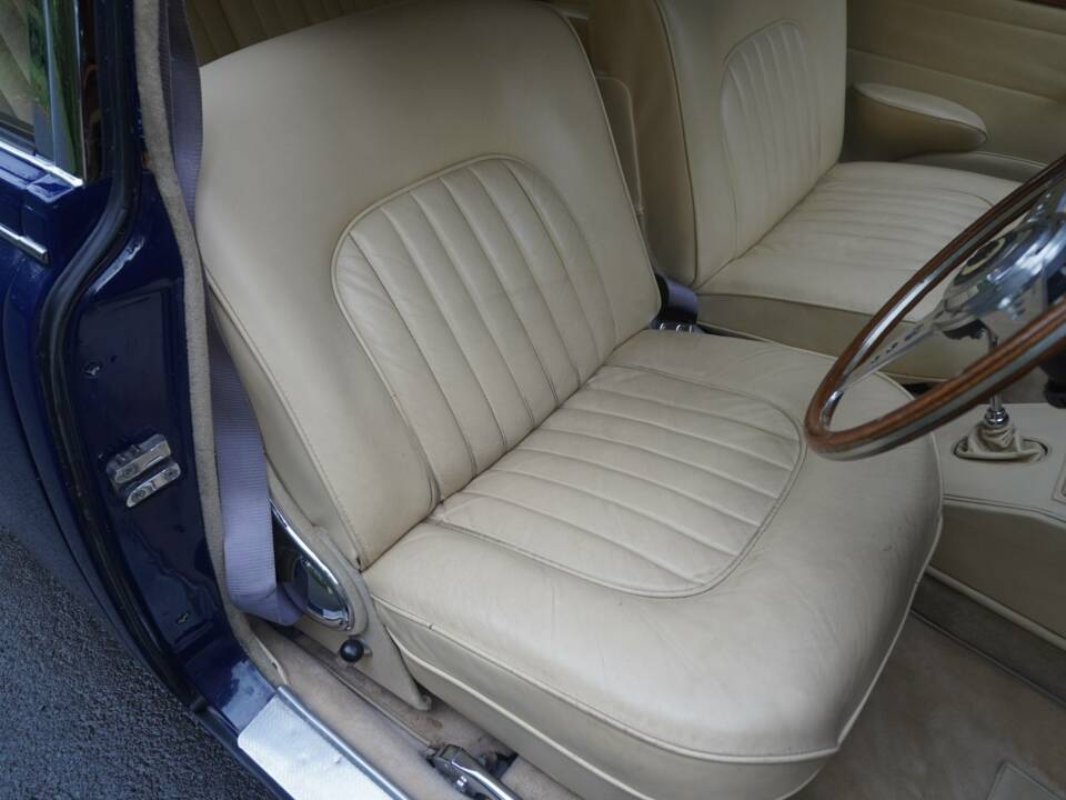 Image 10/18 of Jaguar Mk II 3.8 (1966)