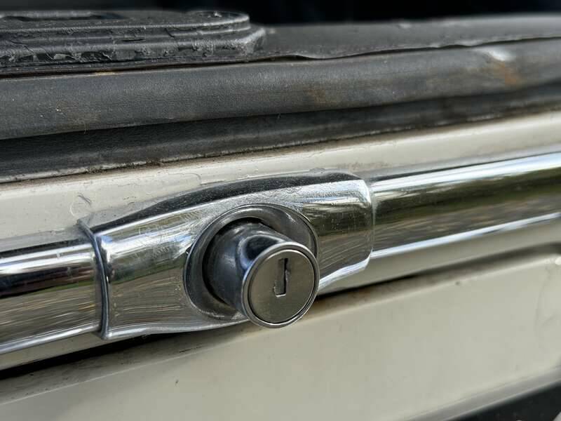 Image 18/50 of Mercedes-Benz 220 SE b (1963)