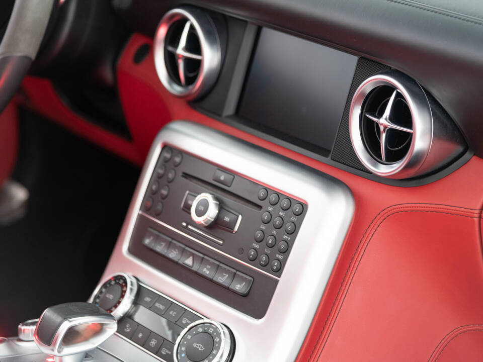 Image 36/48 of Mercedes-Benz SLS AMG Roadster (2012)