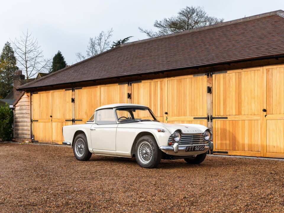 Image 12/50 of Triumph TR 4A (1966)