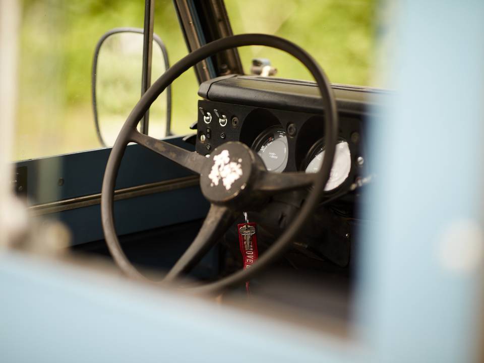 Image 25/50 of Land Rover 88 (1976)