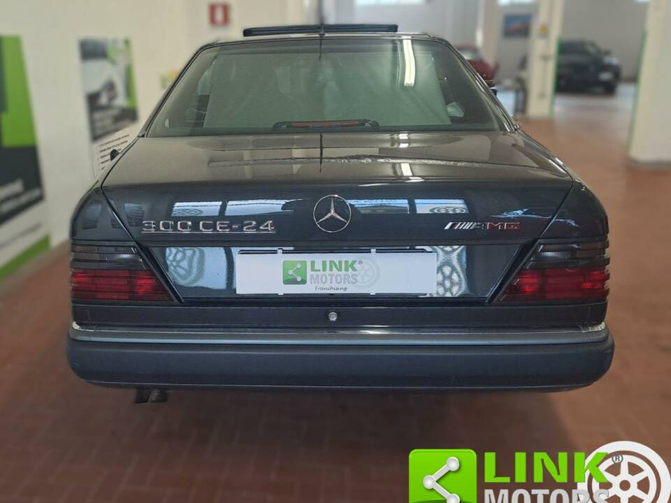 Image 10/10 of Mercedes-Benz 300 CE-24 (1990)
