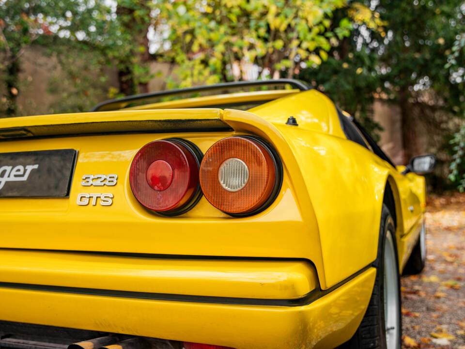 Bild 10/55 von Ferrari 328 GTS (1986)