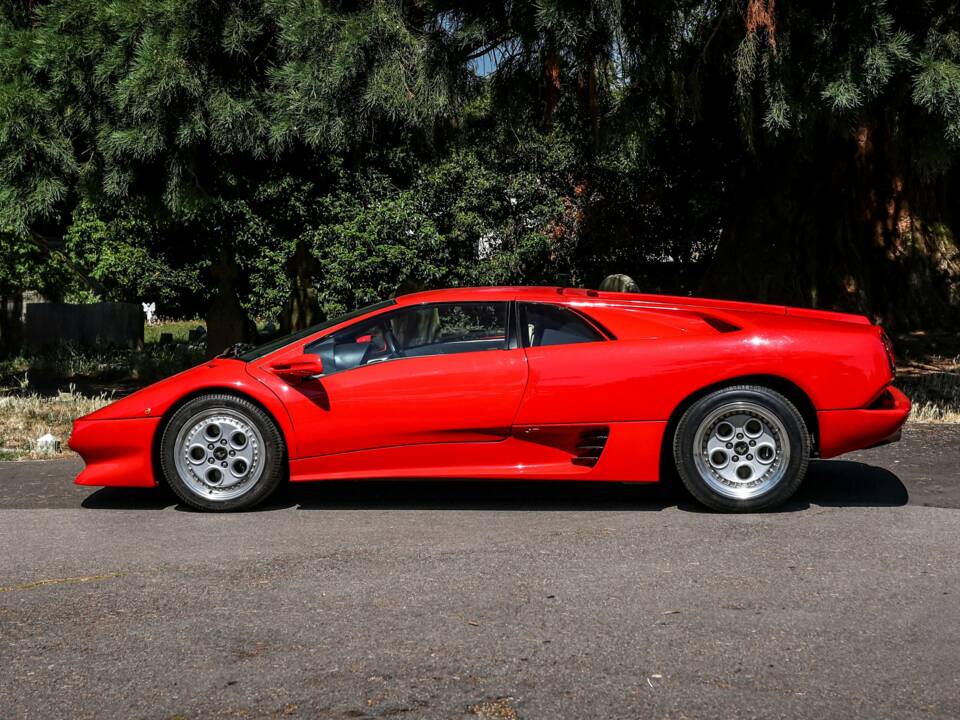 Image 8/26 of Lamborghini Diablo VT (1994)