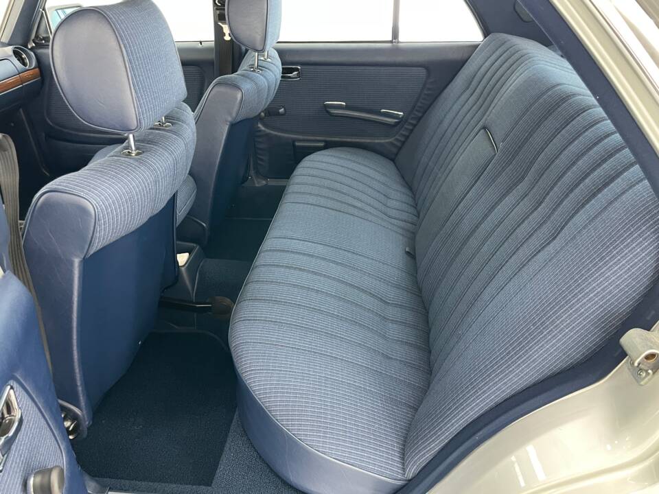 Bild 12/32 von Mercedes-Benz 300 D (1983)