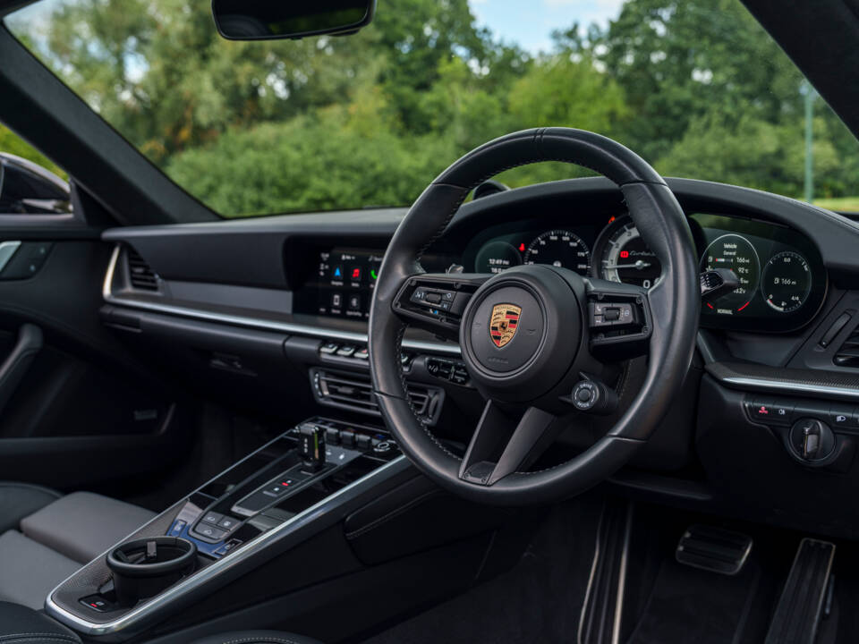 Image 17/33 of Porsche 911 Turbo S (2023)