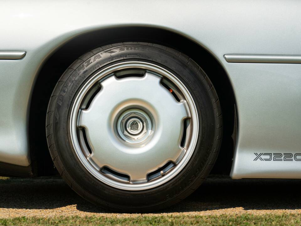Image 34/50 of Jaguar XJ 220 (1993)