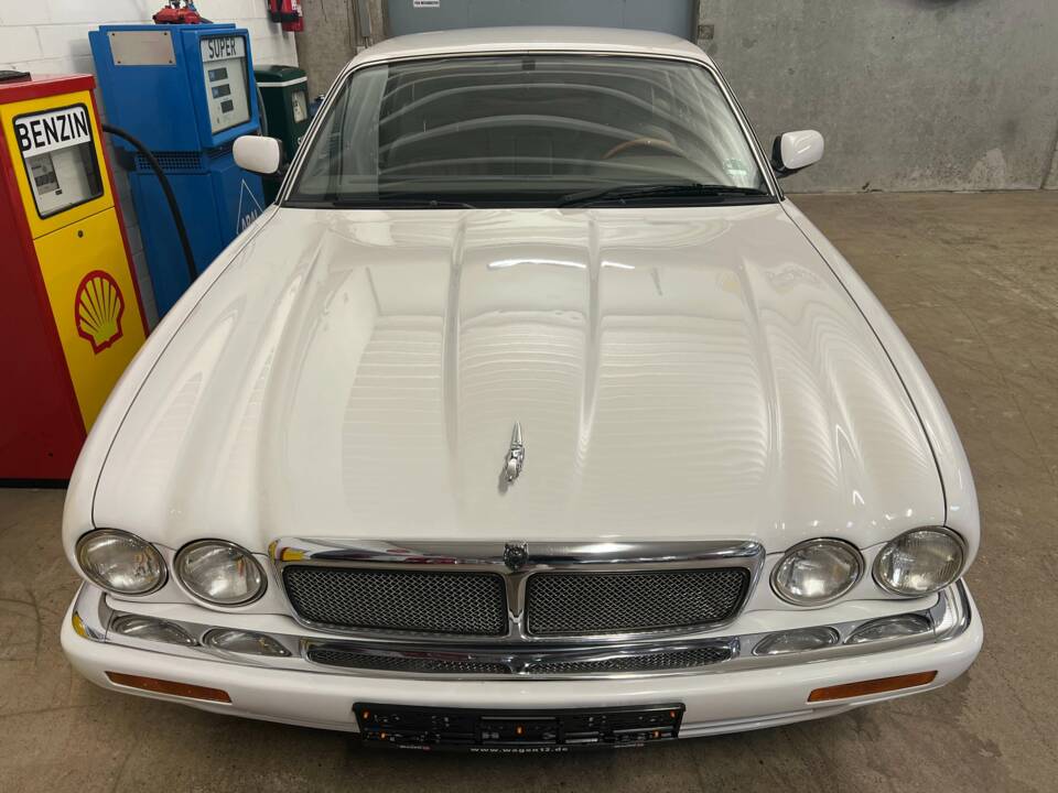 Image 4/15 of Jaguar XJ 6 4.0 Sovereign (1997)