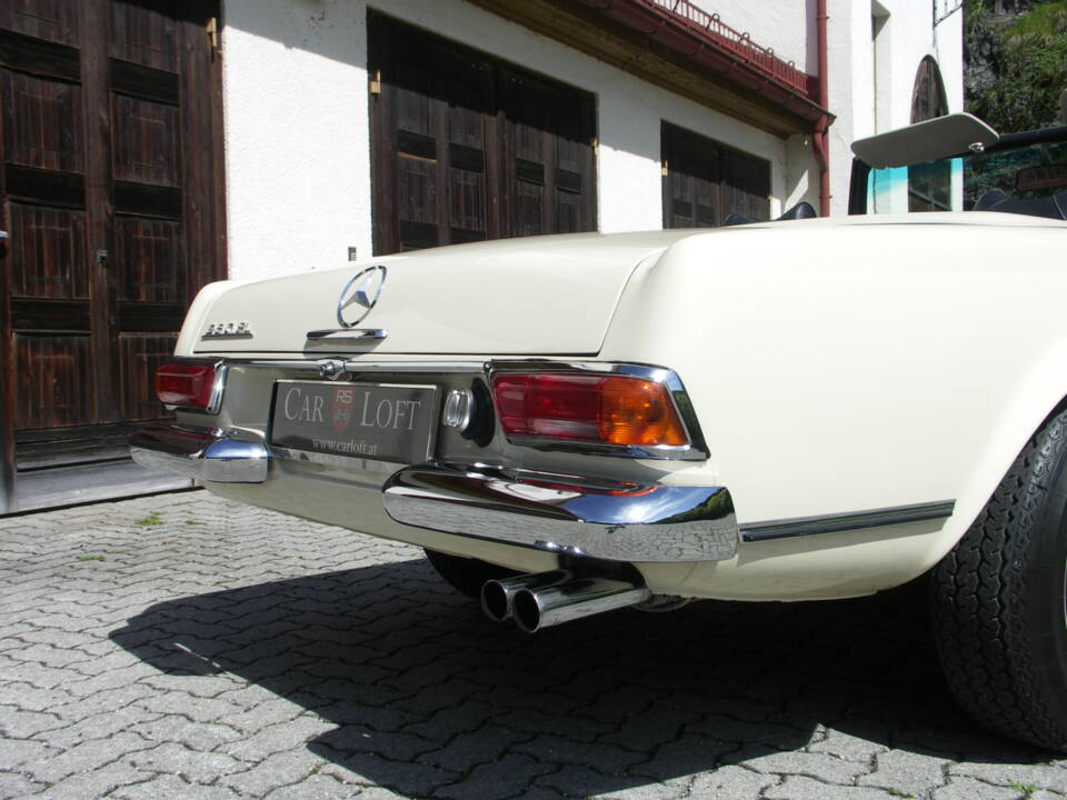 Image 31/40 of Mercedes-Benz 280 SL (1969)