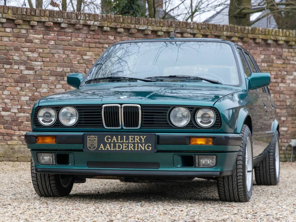 Image 25/50 of BMW 316i Touring (1993)