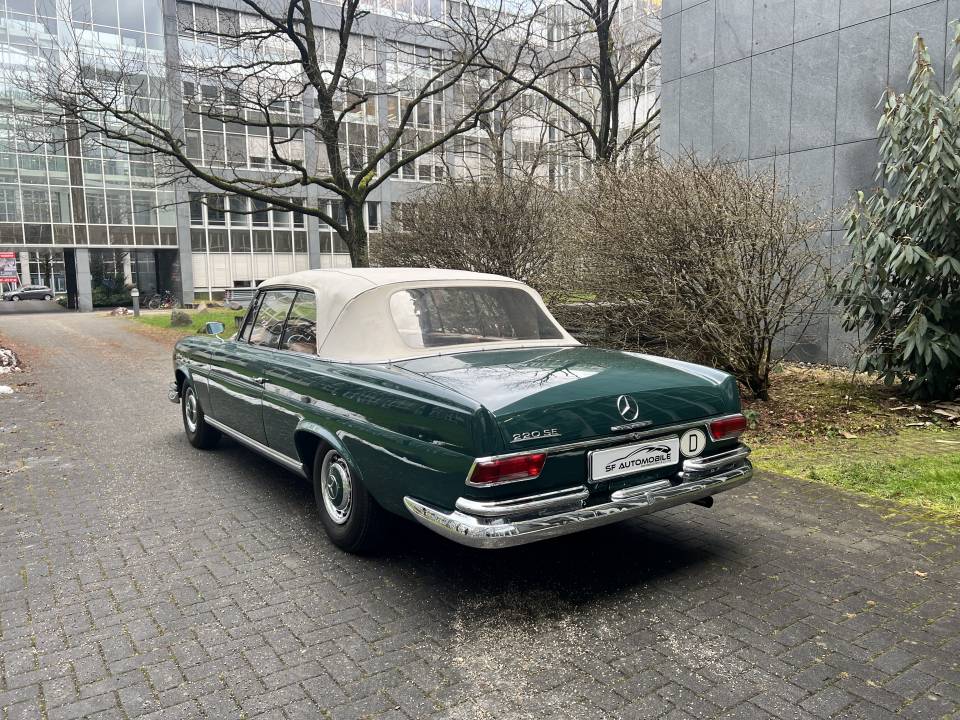 Bild 4/29 von Mercedes-Benz 220 SE b (1962)