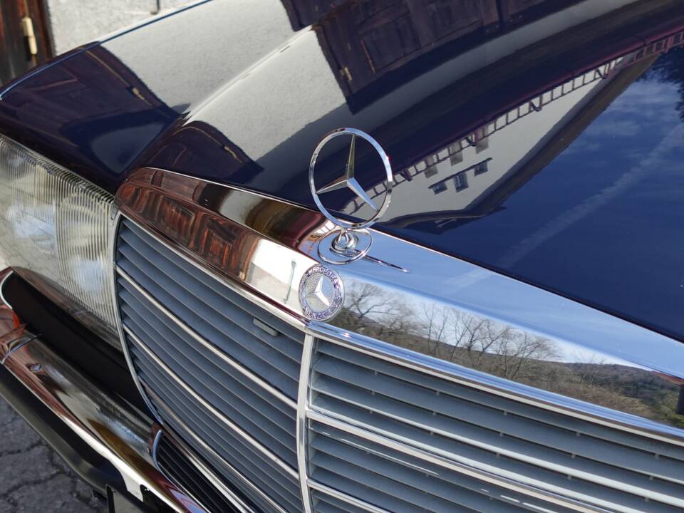 Bild 37/57 von Mercedes-Benz 230 CE (1980)