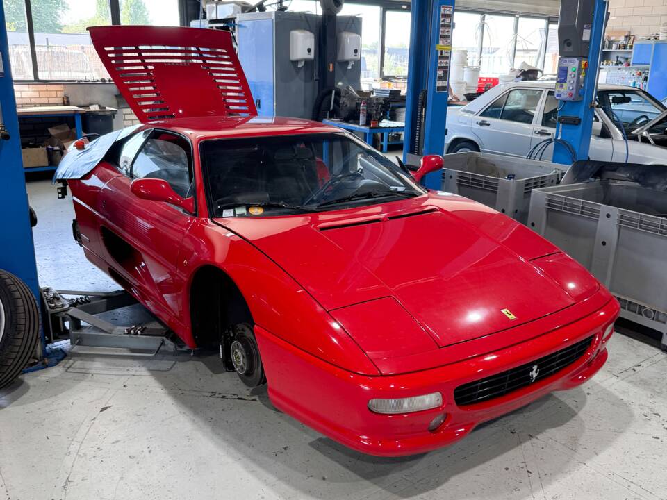 Image 88/93 of Ferrari F 355 Berlinetta (1997)