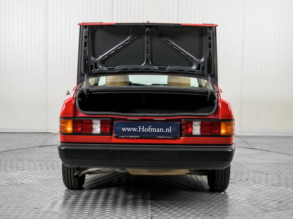 Bild 42/50 von Mercedes-Benz 190 D 2.2 (1984)