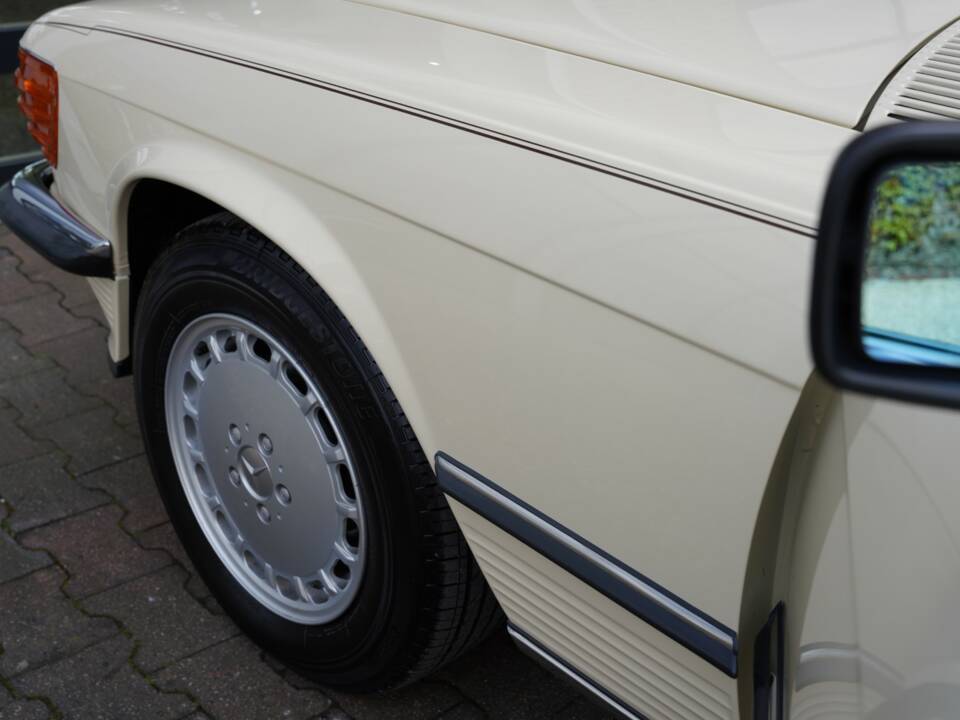 Bild 28/50 von Mercedes-Benz 560 SL (1989)