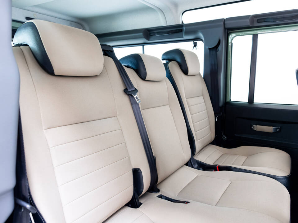 Image 22/36 of Land Rover Defender (2016)