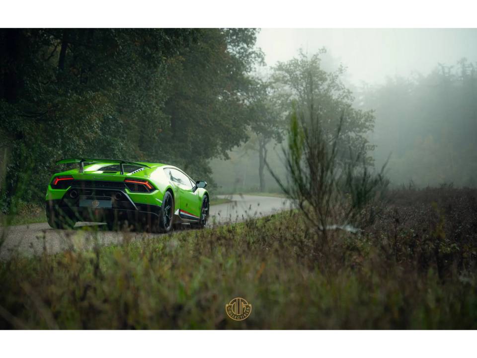 Image 36/50 of Lamborghini Huracán Performante (2018)