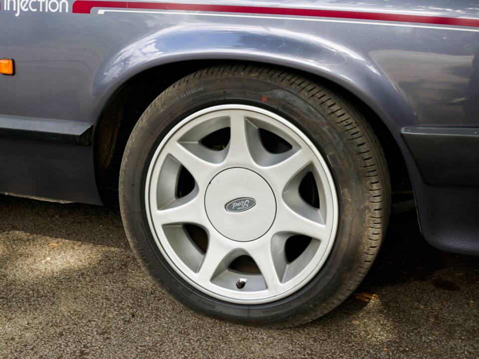 Bild 18/21 von Ford Capri 2,8i (1988)