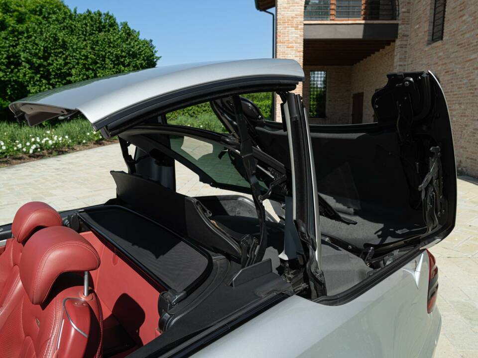 Image 21/50 of Mercedes-Benz SL 55 AMG (2002)