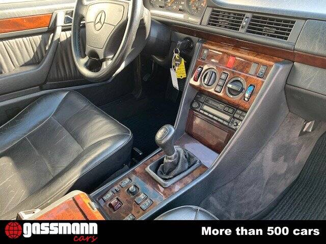 Image 12/15 de Mercedes-Benz E 200 (1995)