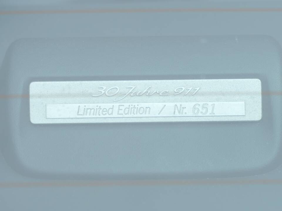 Image 6/22 of Porsche 911 Carrera 4 "30 Jahre 911" (1994)