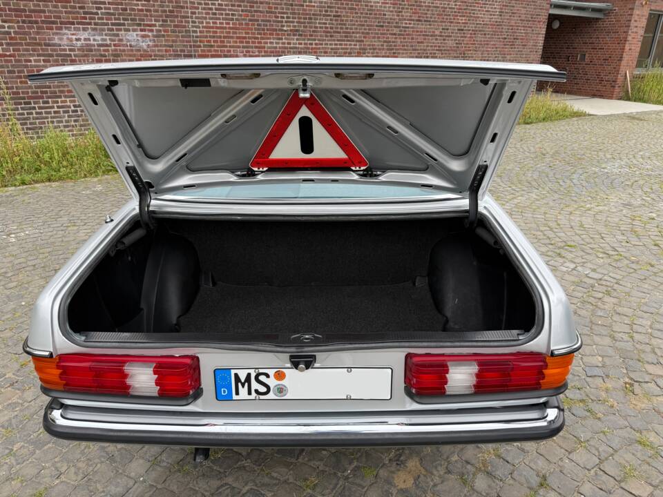 Bild 28/34 von Mercedes-Benz 250 lang (1983)