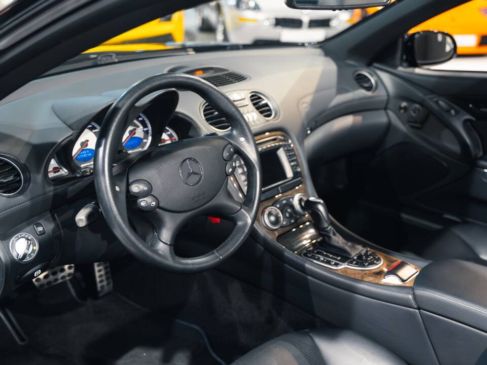 Image 21/31 of Mercedes-Benz SL 55 AMG (2003)
