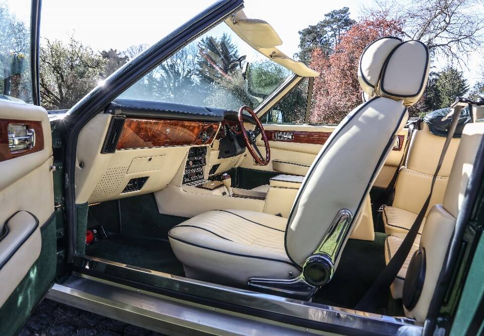 Image 22/30 of Aston Martin V8 EFi Volante (1989)