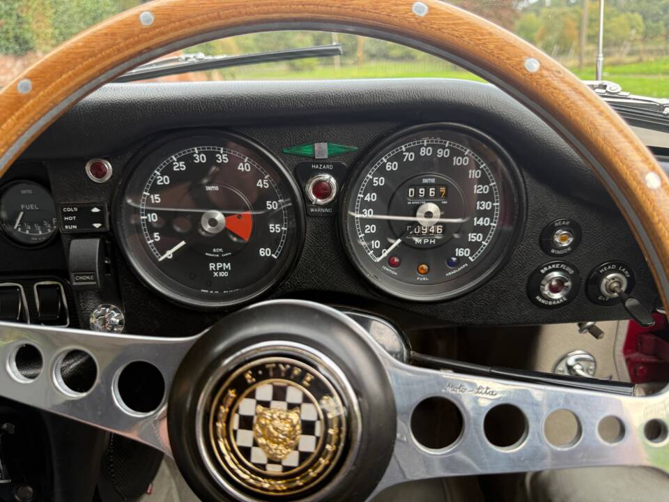 Immagine 17/29 di Jaguar E-Type (1970)