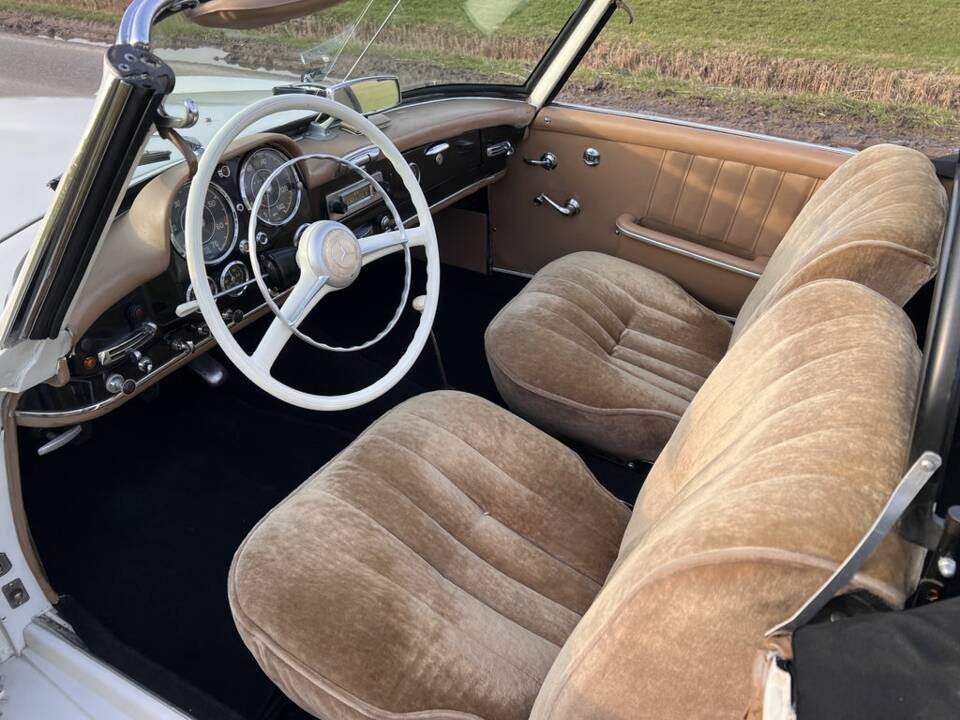 Afbeelding 2/8 van Mercedes-Benz 190 SL (1959)