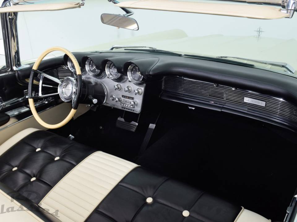 Imagen 17/44 de Lincoln Continental Mk V Convertible (1960)