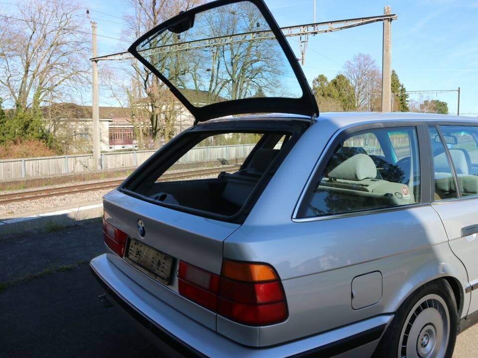 Immagine 5/14 di BMW 525ix Touring (1994)