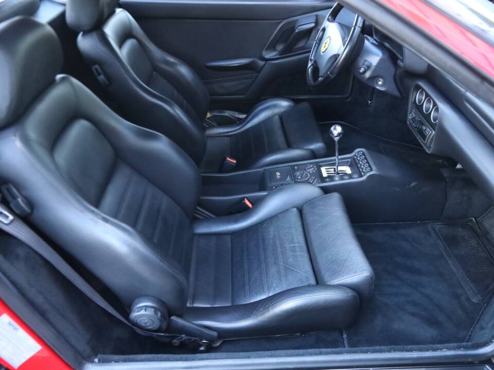 Bild 37/50 von Ferrari F 355 Berlinetta (1996)