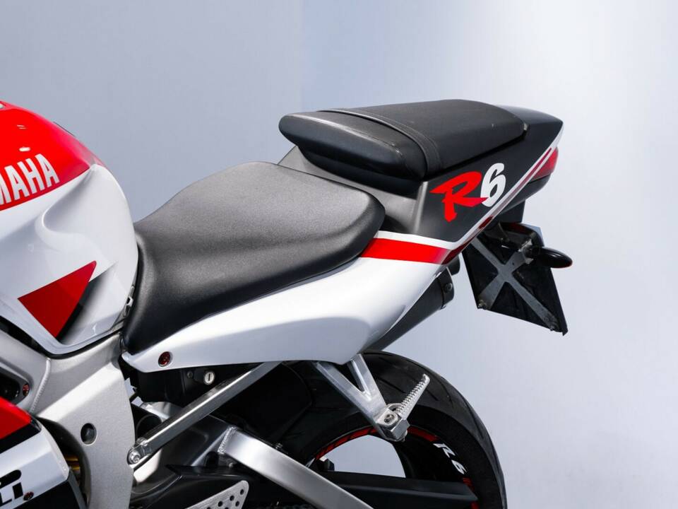 Image 47/49 of Yamaha YZF 600 R6 (1999)