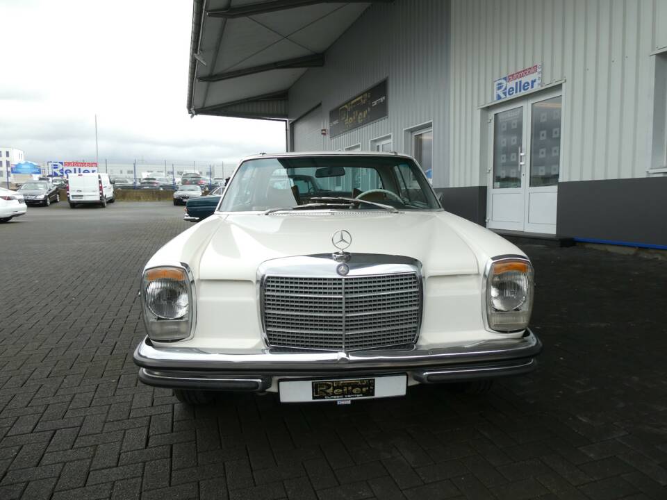 Image 2/20 of Mercedes-Benz 220 D (1972)