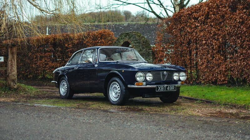 Image 1/50 of Alfa Romeo Giulia 1600 GT Junior (1977)